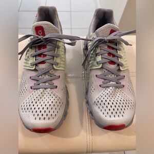 ON
WOMEN'S CLOUDSWIFT RUNNING SHOE